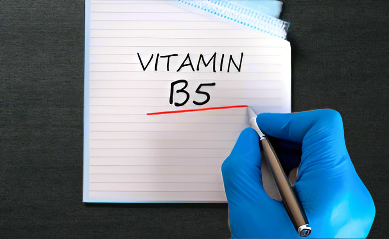 Panthenol (Vitamin B5) in BLACKSTEEL face serum shown as a hydration-boosting, skin-repairing ingredient that strengthens the skin barrier.